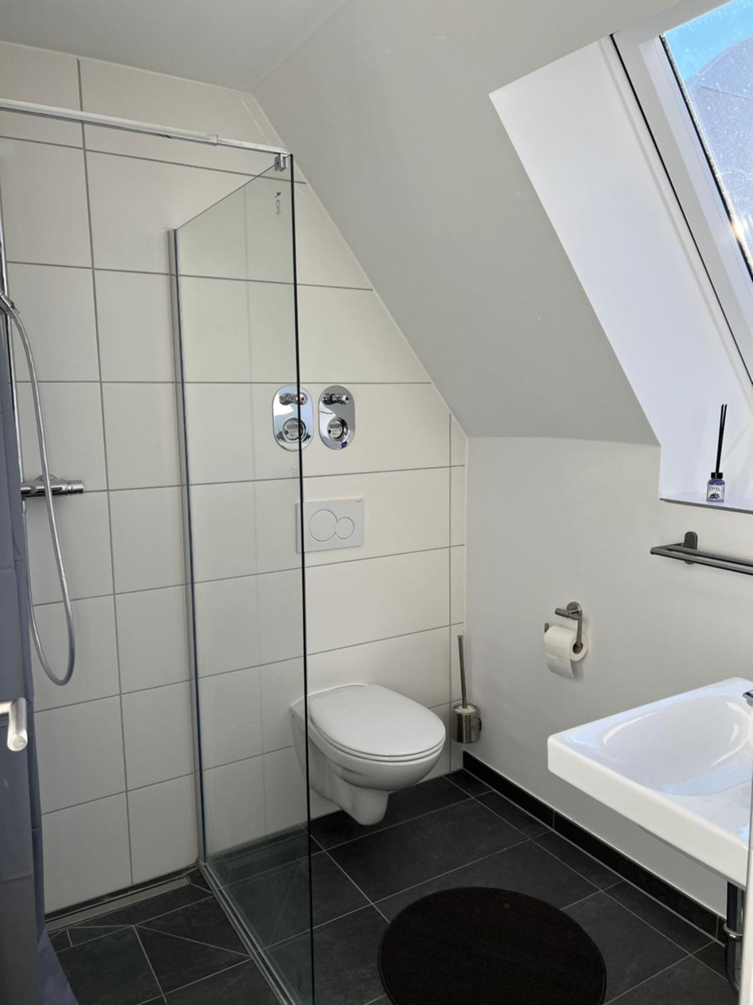 Moderne Wohnung Karlsruhe Neureut, Fussbodenheizung - Regendusche - Waschmaschine - Stellplatz 外观 照片